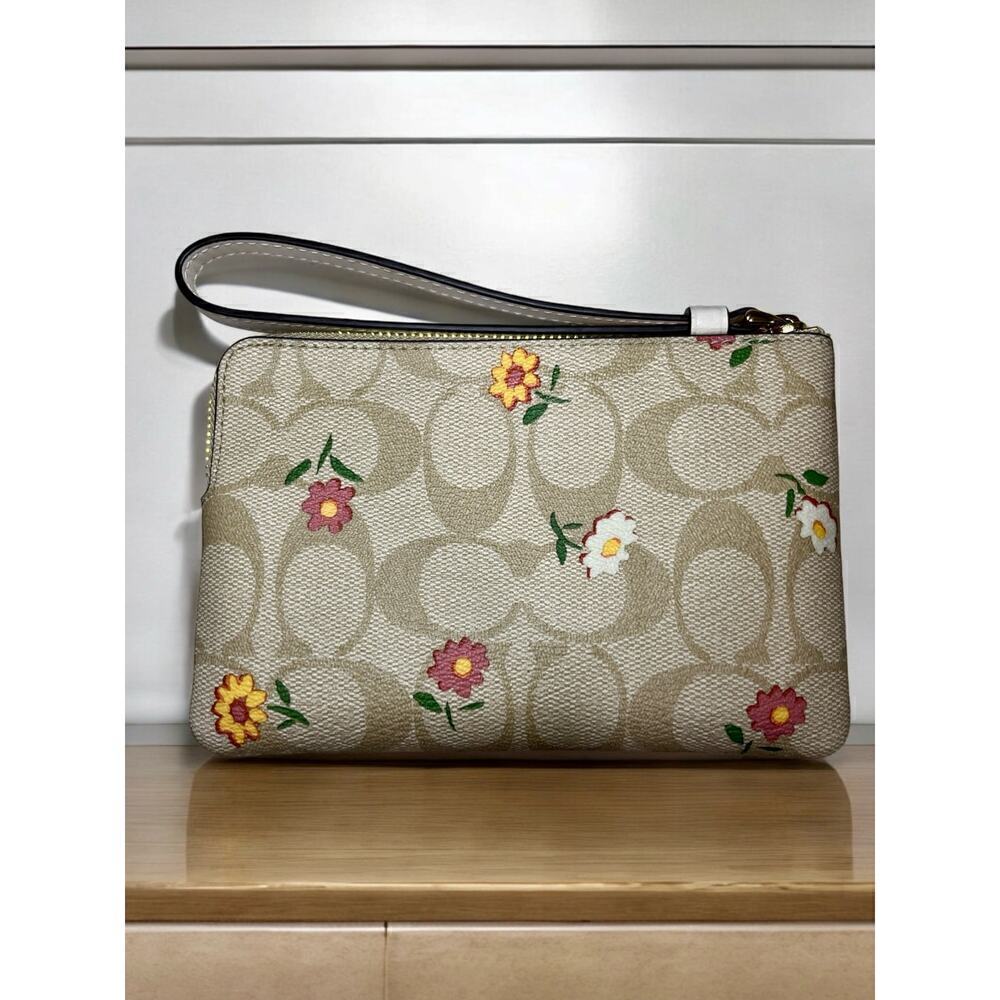 New With Tags Coach CH478 Signature Ditsy Corner Zip Wallet - Picture 2 of 4